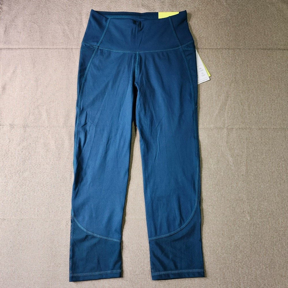 Women's Contour Curvy High-Waisted Capri Leggings 21 - All in Motion Size XS